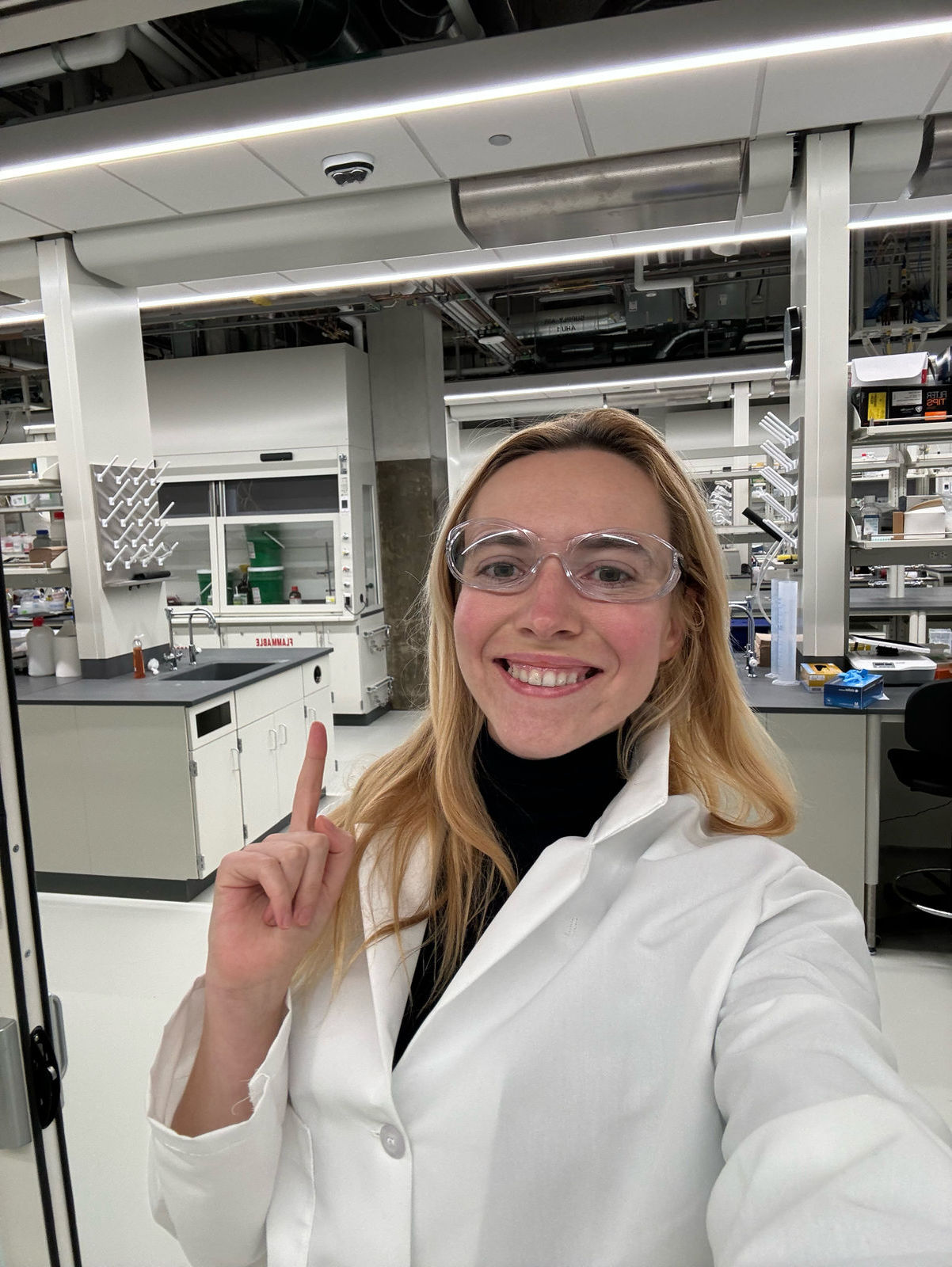 Diana Virgovičová v laboratóriu
